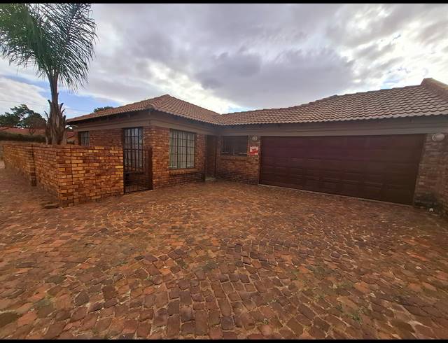 3 BEDROOM TOWNHOUSE FOR SALE IN MODDER EAST